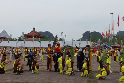 MÀN DỰ THI DIỄN TÍCH CỜ LAU  XUẤT SẮC – “BÙNG CHÁY- MÃN NHÃN” CỦA CÁC EM HỌC SINH TRƯỜNG THCS NINH HÒA