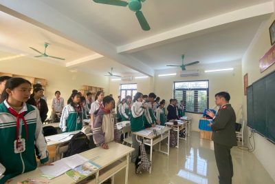 TRƯỜNG THCS NINH HOÀ PHỐI HỢP CÔNG AN PHƯỜNG TÂY HOA LƯ KIỂM TRA ĐỘT XUẤT VỀ VŨ KHÍ, VẬT LIỆU NỔ, CÔNG CỤ HỖ TRỢ VÀ PHÁO.